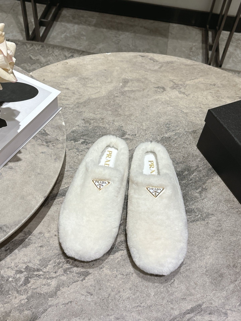 Pra*a slippers